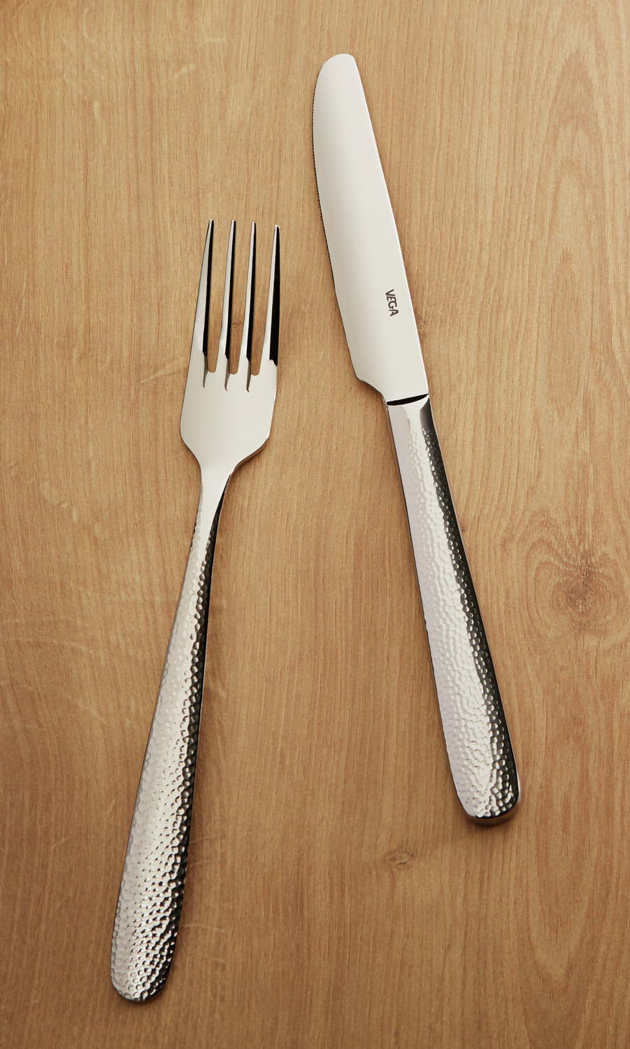 VEGA Martello 30-Piece Cutlery Set, 18/10 Chrome-Nickel Stainless Steel, Hammered Relief Design, Mirror Polished, Silver
