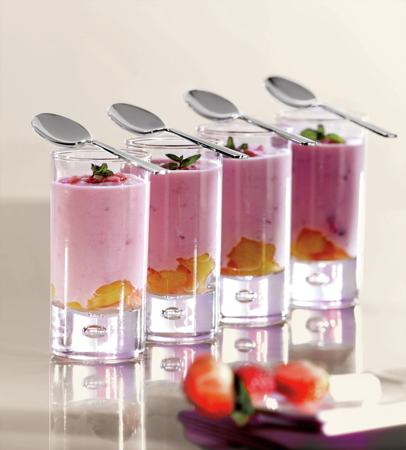 Pasabahçe Pasabahce Cam Sanayii ve Tic. A.S. Sisecam Genel Merkezio Shot glass Centra Schnapsglas Centra Shot glass Centra; 95 ml, 4.6x9 cm (ØxH); transparent; 6 piece / pack Schnapsglas Centra; 95 ml, 4.6x9 cm (ØxH); transparent; 6 Stück / Pack Mini glass with ice bottom. Dishwasher safe. Mini-Glas mit Eisboden. Spülmaschinenfest.