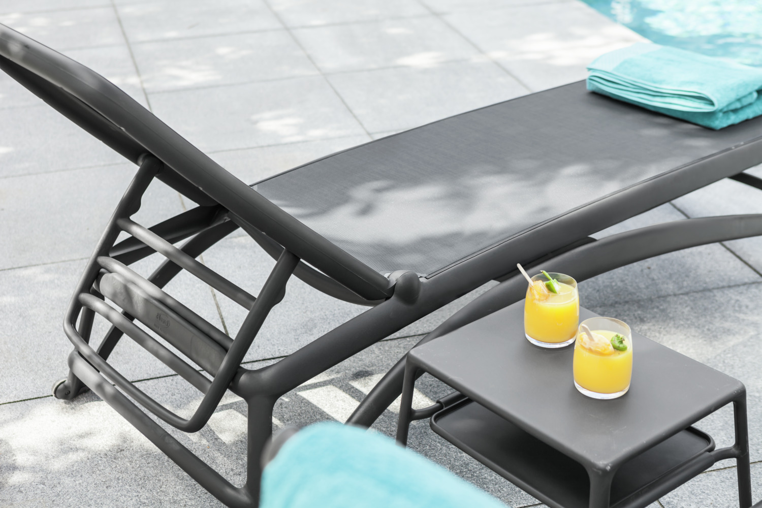 Nardi Atlantico Side Table, Fiberglass Polypropylene, Anthracite, 37x29x39 cm, UV-Resistant Weatherproof Outdoor Table with Removable Tray