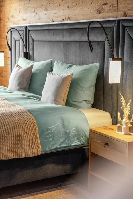 LUSINI Solutions GmbH Hirschegg Duvet Cover, 100% Cotton Percale, 144 TC, 160x210 cm, Printed Deer Design, Easy Iron, Sage/Beige