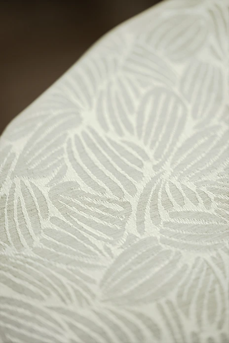 LUSINI Munera Rectangular Tablecloth, 100% Polyester Floral Woven Jacquard, 130 x 170 cm, Cream White, Easy-Iron, OEKO-TEX Standard 100 Certified