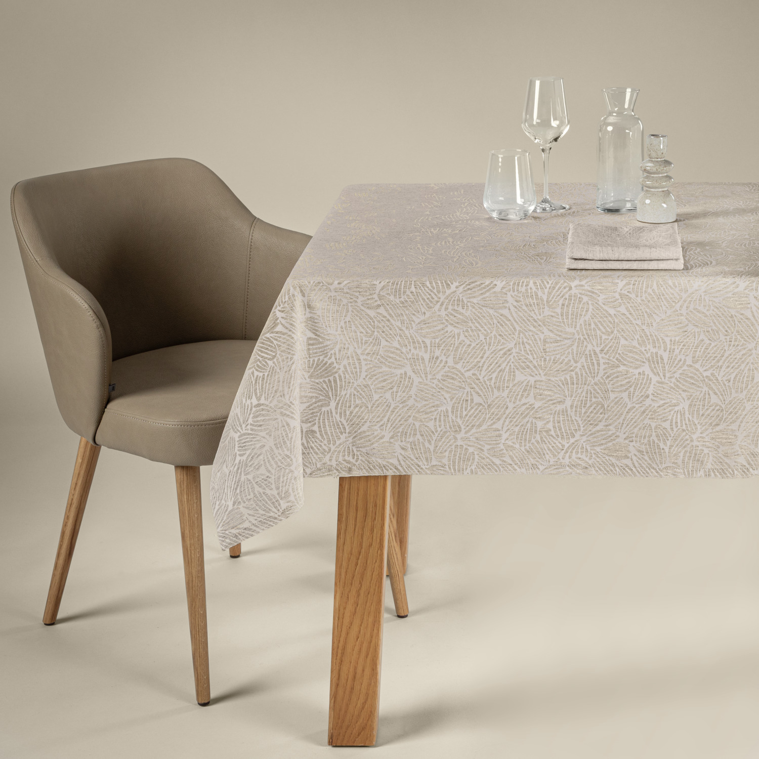 LUSINI Munera Rectangular Tablecloth, 100% Polyester Jacquard, Floral Woven Pattern, Sand Beige, 130x170 cm, OEKO-TEX Standard 100, Easy-Iron