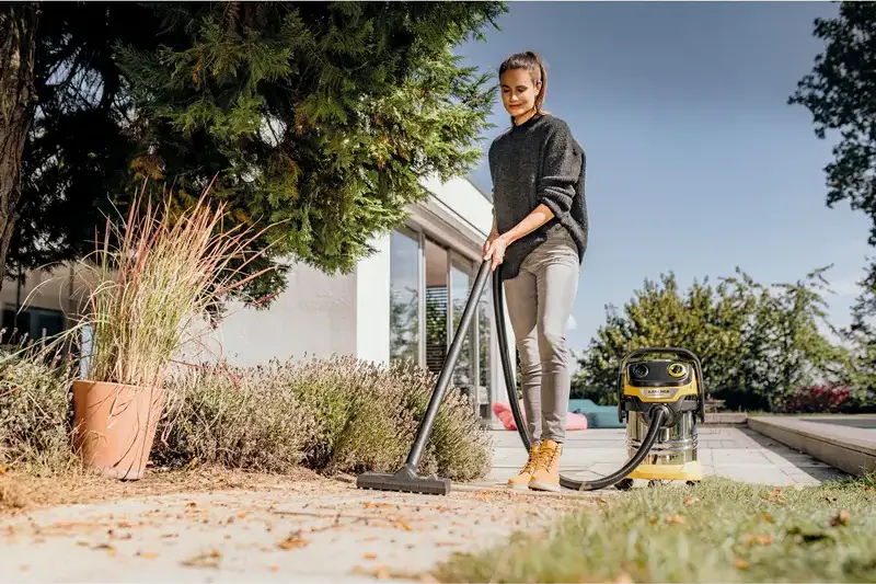 Karcher WD 5 S Wet & Dry Vacuum Cleaner, 1200W, 25L Stainless Steel Container, HEPA Filter, Blowing Function, with Floor Brush and Crevice Nozzle
