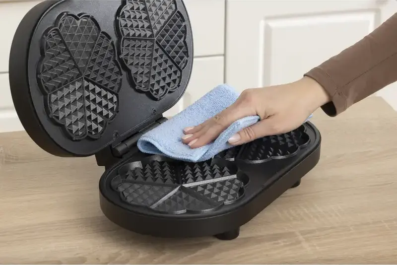 Gorenje WM1200B Waffle Maker, 1200W, Non-stick Plates for 2 Heart-shaped Waffles, 5 Temperature Modes, Black