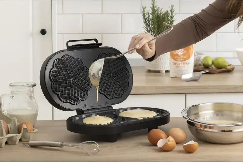 Gorenje WM1200B Waffle Maker, 1200W, Non-stick Plates for 2 Heart-shaped Waffles, 5 Temperature Modes, Black