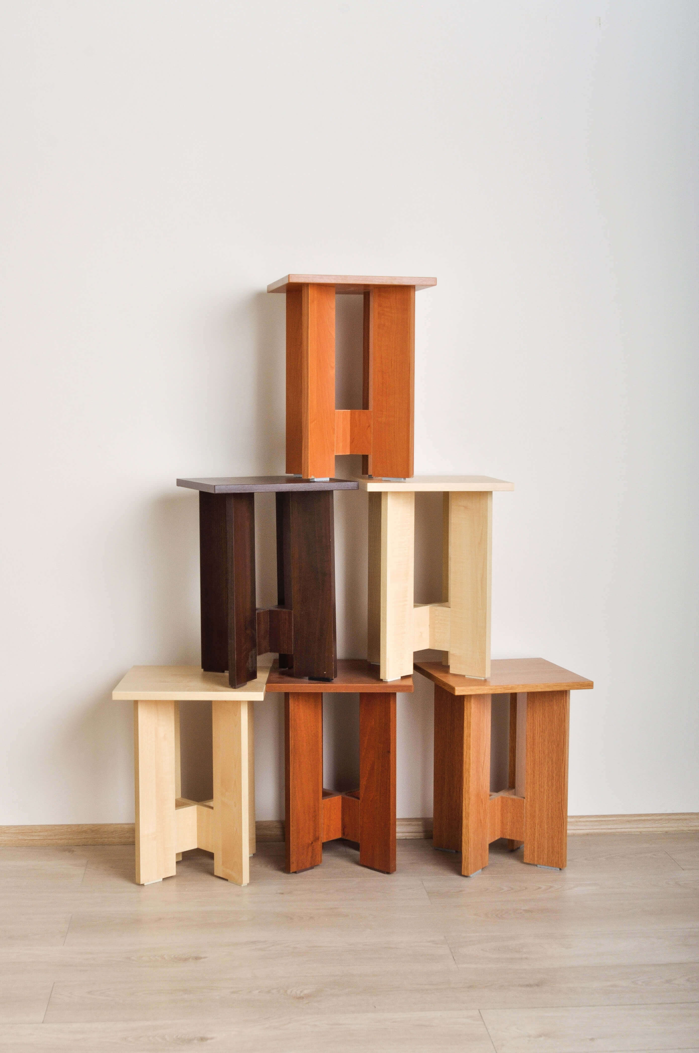 Taburet din PAL Fabrik Home, Nuc inchis, Blat Square cu Suporturi Verticale si Cross-Brace, Mobilier pentru Bucatarie si Dining