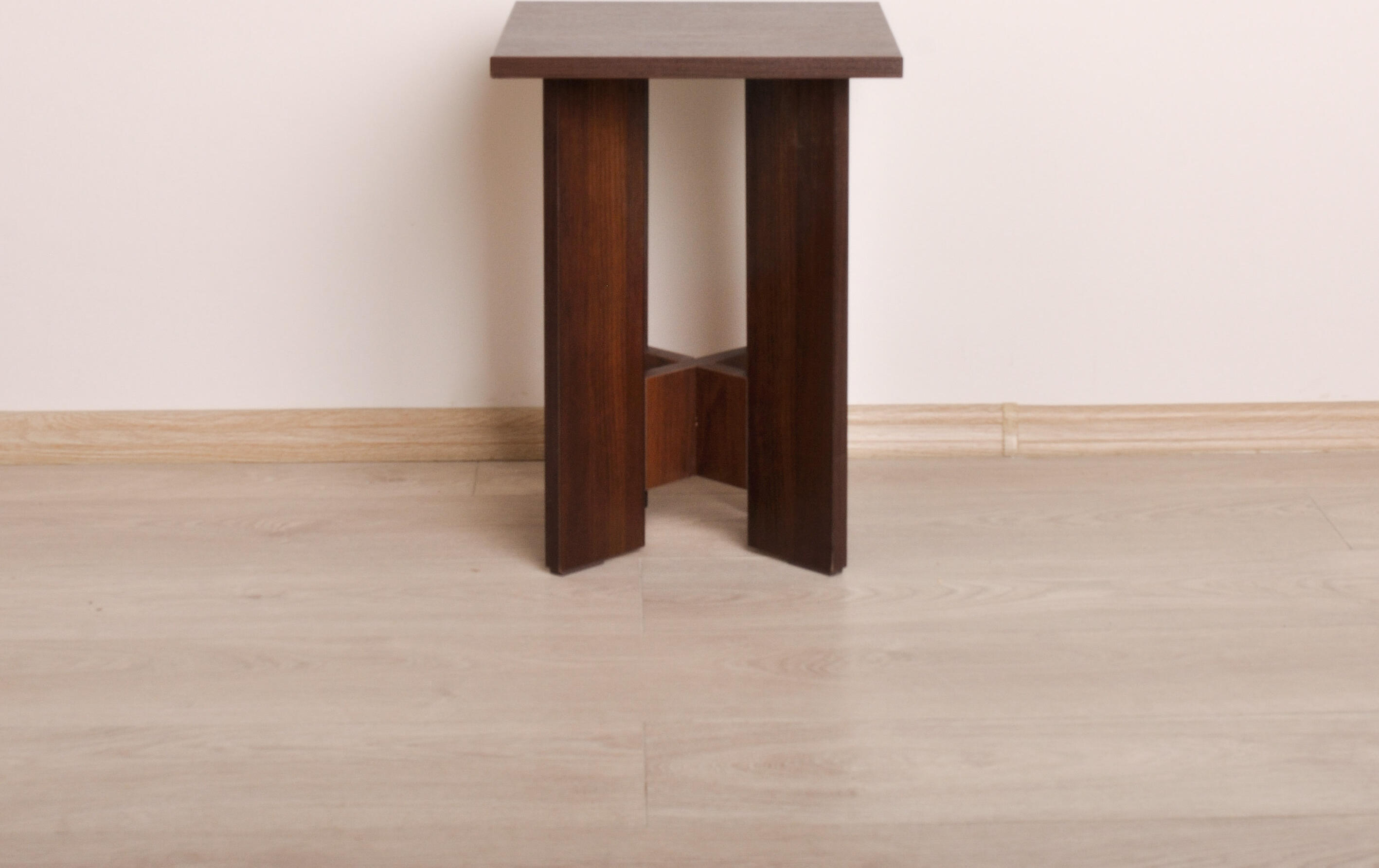 Taburet din PAL Fabrik Home, Nuc inchis, Blat Square cu Suporturi Verticale si Cross-Brace, Mobilier pentru Bucatarie si Dining