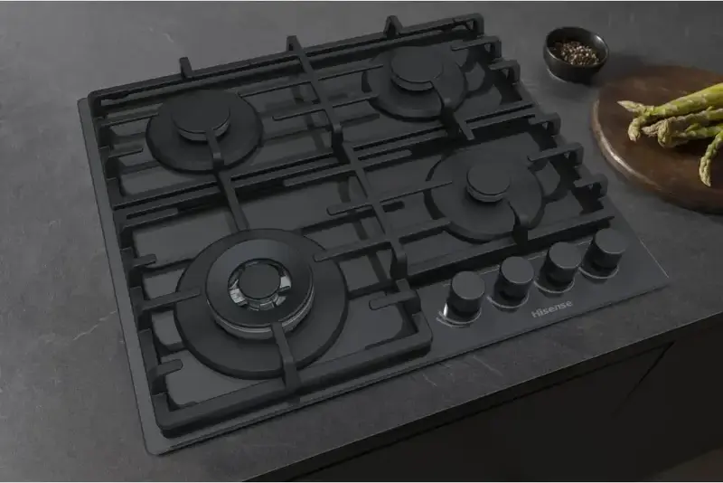Встраиваемая газовая варочная панель Hisense GG663B, 4 конфорки с WOK, черное стекло, чугунные решетки, 60 см, газ-контроль, электроподжиг
