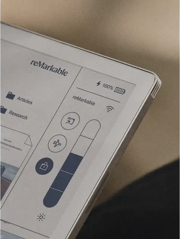 Set de 3 piese reMarkable Paper Pro Move: Tabletă Color E Ink Gallery 3 de 7.3", Marker Plus, Cover Book Folio din Piele Neagră, 64GB, 2GB RAM, Wi-Fi