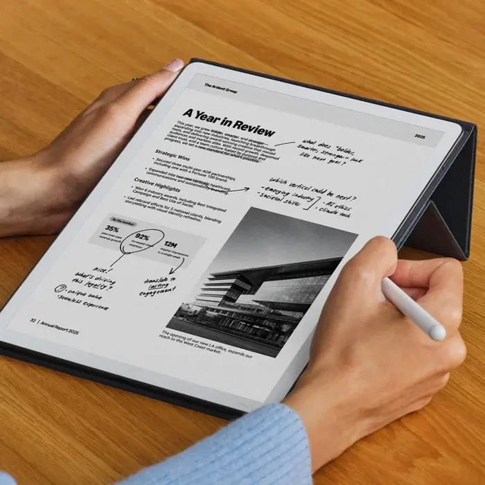 Amazon Kindle Scribe Gen 3 (2025) E-Reader cu Ecran E Ink Carta de 11 inch 300 ppi 32GB 2GB RAM Graphite, cu Pen Premium, Note AI, Wi-Fi, Bluetooth