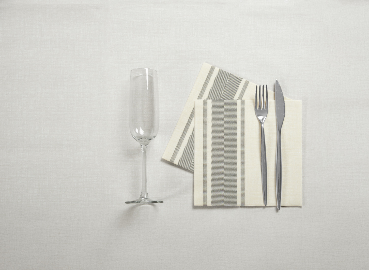 Ro.ial Auris Airlaid Paper Napkins, Textile-like High Quality, Modern Herringbone Design, 40x40 cm, 1/4 Fold, Pack of 50 Pieces