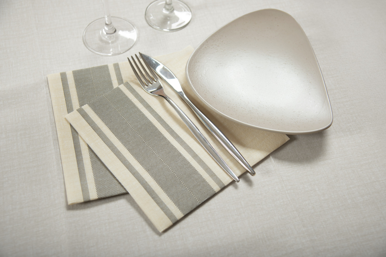 Ro.ial Auris Airlaid Paper Napkins, Textile-like High Quality, Modern Herringbone Design, 40x40 cm, 1/4 Fold, Pack of 50 Pieces