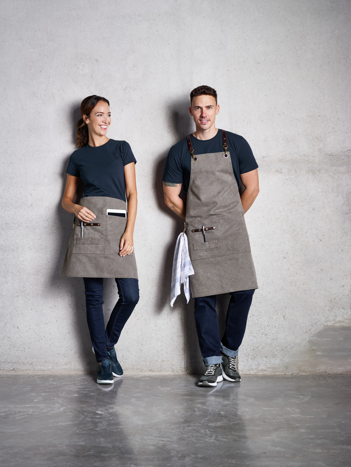 Jobeline Apron Canvas Half Apron Anthracite 50x65 cm, 65% Polyester 35% Cotton, Leather Straps, Large Patch Pockets, OEKO-TEX Standard 100