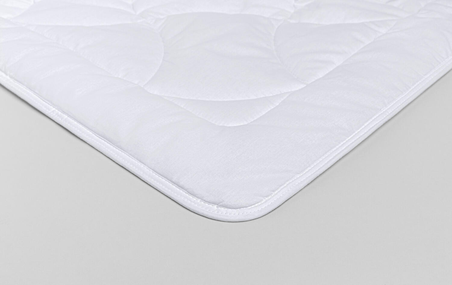 Coverta All-Season Erwin M. Dream Cotton, 135x200 cm, Albă, Husă 100% Bumbac, Umplutură Fibre Hole, Respirabilă și Hipoalergenică