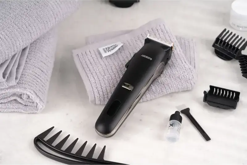 Ardesto HC-Y32-B Hair Clipper for Household Use, Stainless Steel Blades, 6 Length Modes 0.5-30mm, USB Battery Powered, Set of 6 Nozzles, Black