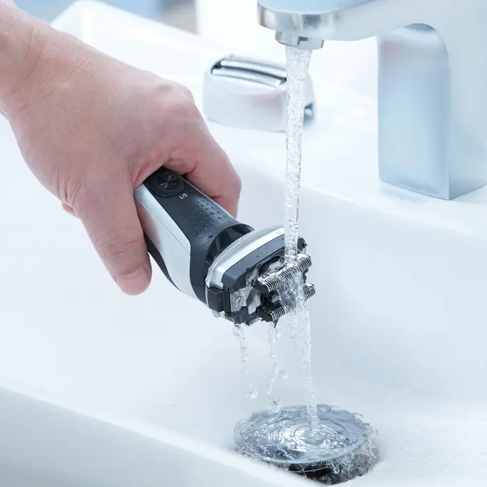 Panasonic ES-RF31 Electric Foil Shaver, Wet and Dry, 4 Flexible Heads, Li-ion Battery, 3 Speed Settings, Integrated Trimmer, Silver