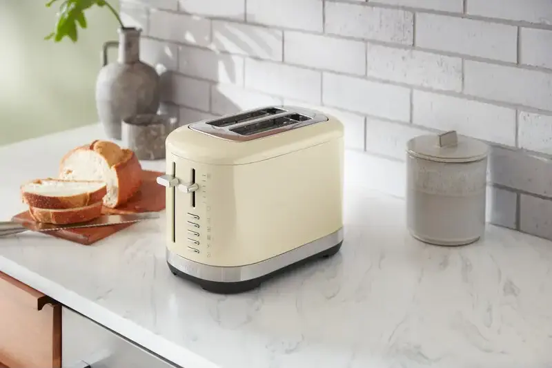 Тостер KitchenAid 5KMT2109EAC на 2 широких слота, 980 Вт, цвет Almond Cream, 7 уровней обжарки, функции разморозки, разогрева и режим для бейглов