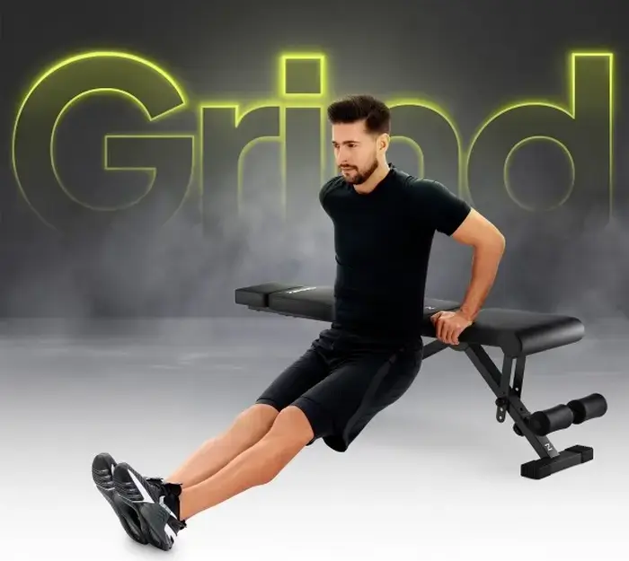 Banca pentru musculatie Zipro Grind reglabila, pozitii incline flat decline, capacitate 300 kg, cu role pentru picioare si suport de cap, Neagra