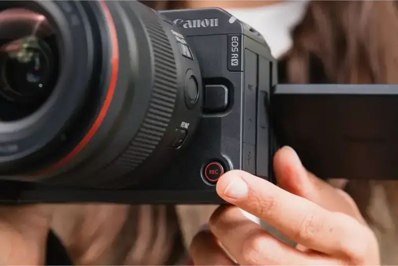 Set de 3 piese Cameră Mirrorless Canon EOS R6 V cu Obiectiv RF 20-50mm f/4 L IS USM PZ, Full Frame CMOS 32.5MP, DIGIC X, 40fps, IBIS