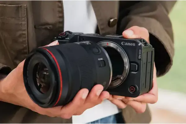 Set de 3 piese Cameră Mirrorless Canon EOS R6 V cu Obiectiv RF 20-50mm f/4 L IS USM PZ, Full Frame CMOS 32.5MP, DIGIC X, 40fps, IBIS