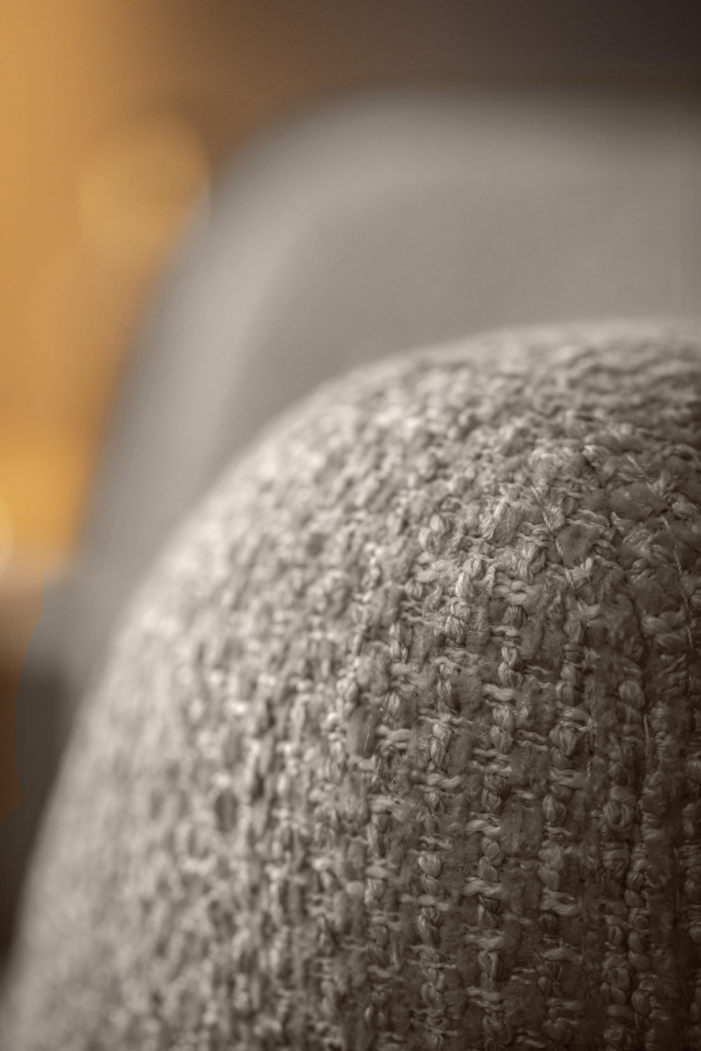 Fotoliu Lounge Vega Tesilo, Forma Organica Curvata, Material Chenille Taupe de Inalta Calitate, Ignifug, 90x86x75 cm, Suporta pana la 160 kg