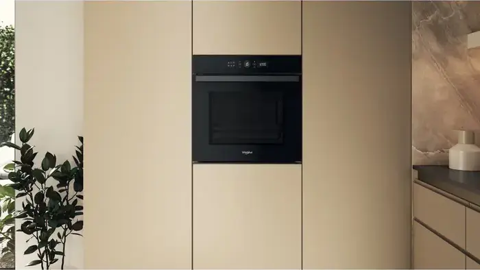 Встраиваемый электрический духовой шкаф Whirlpool WOI4S8CM1SBA, 73 л, класс A+, 6th Sense, Steam+, AirFry, каталитическая очистка, черный, набор с Doc-station