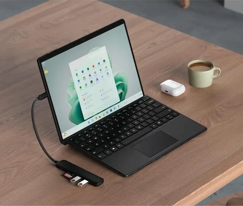 Satechi Slim Multiport Adapter 4-in-1 USB-C, алюминиевый корпус, HDMI 4K, слот для SD-карт, USB-A 3.0 и 2.0, плетеный кабель, черный