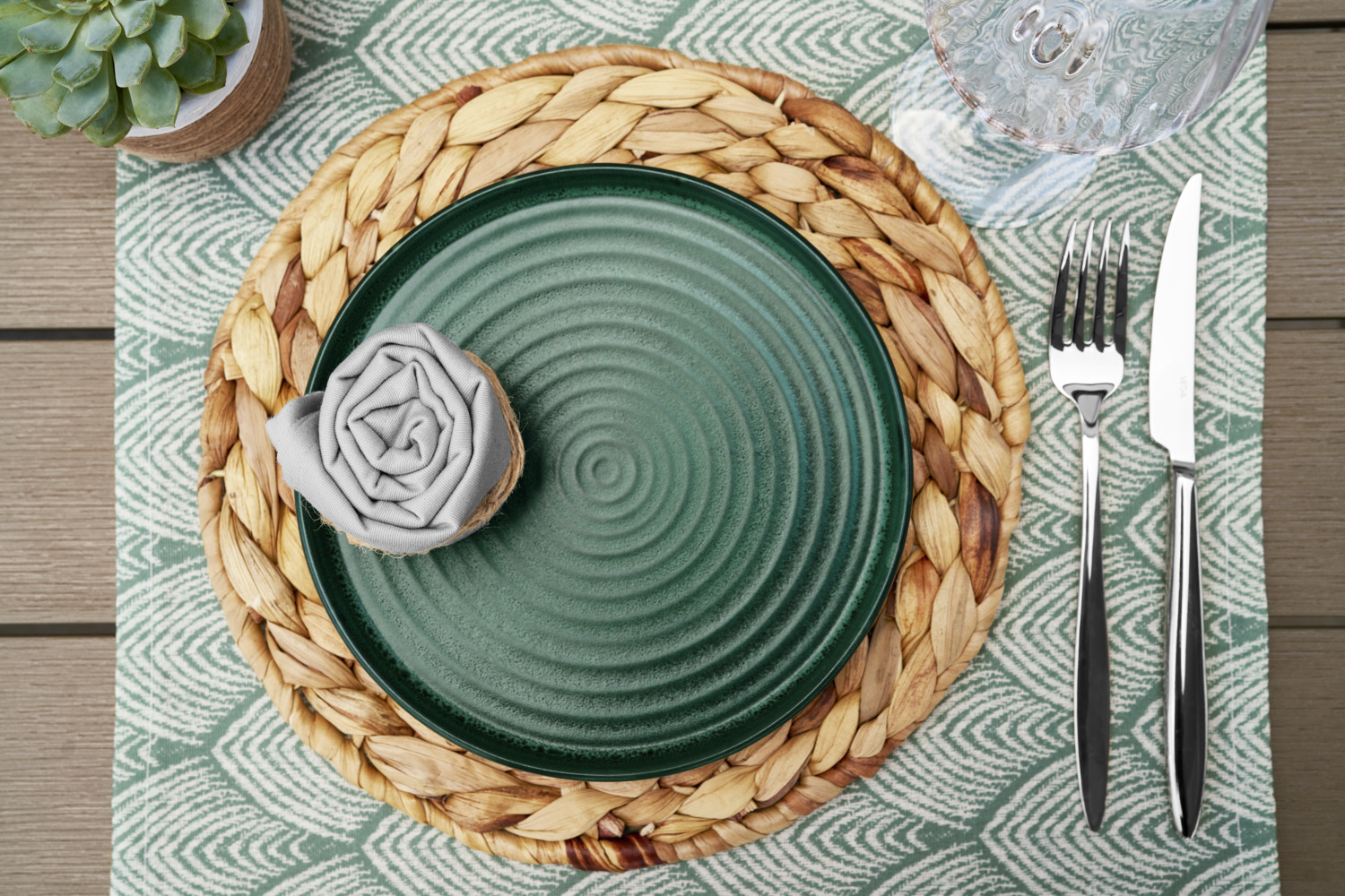 VEGA Snug Stoneware Plates with Low Rim, Matt Glaze Green, 20.5 cm Diameter, Dishwasher and Microwave Safe, Set of 4 Pieces