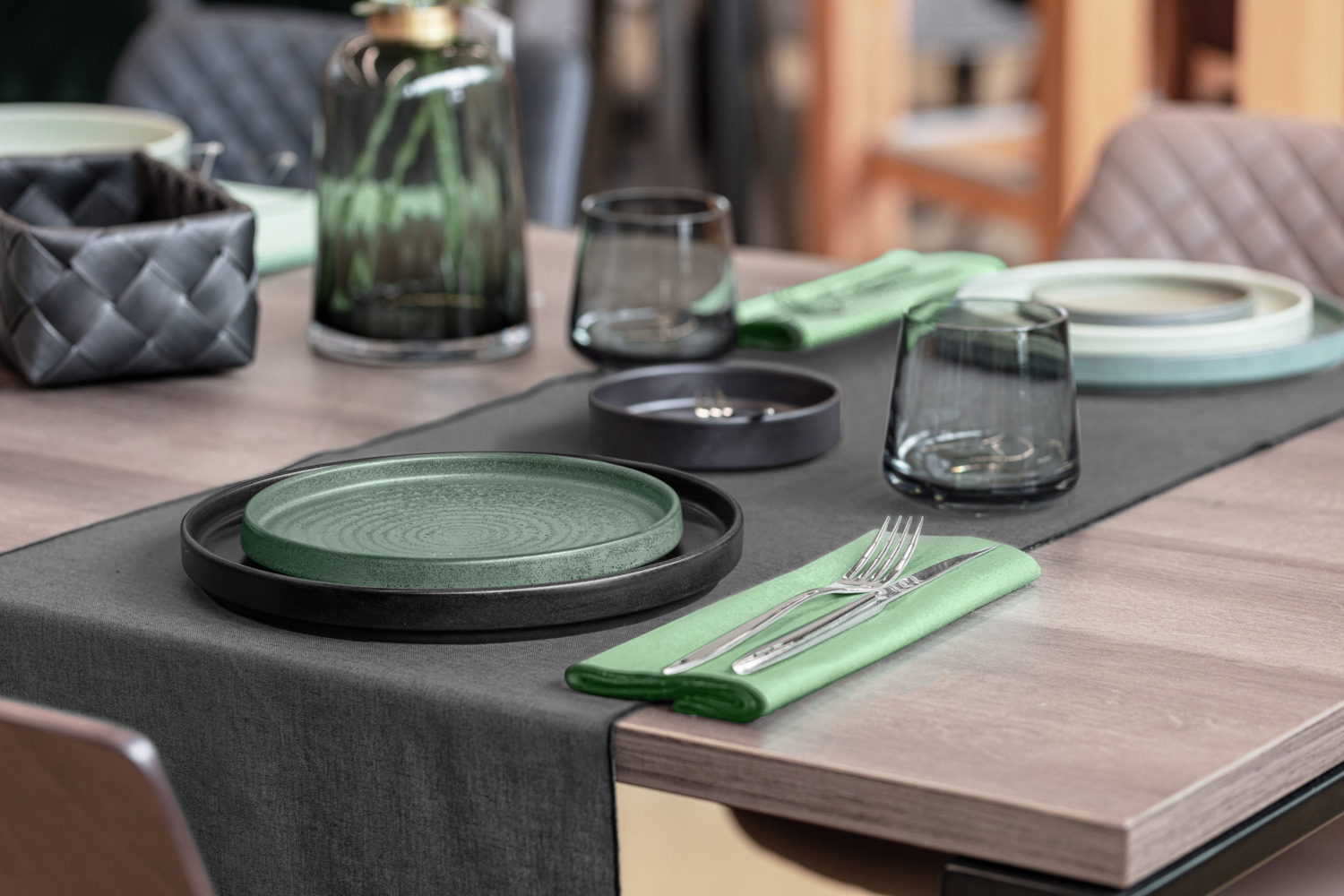 VEGA Snug Stoneware Plates with Low Rim, Matt Glaze Green, 20.5 cm Diameter, Dishwasher and Microwave Safe, Set of 4 Pieces