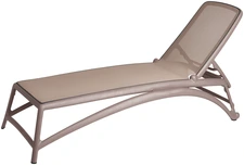 Nardi Sun lounger Atlantico Sonnenliege Atlantico Sun lounger Atlantico; 204x70x35 cm (LxWxH); taupe Sonnenliege Atlantico; 204x70x35 cm (LxBxH); taupe Sun lounger with frame made of UV-resistant fiberglass polypropylene. Reclining surface made of breathable synthetic fabric. With wheels. Stackable up to four sunbeds. Backrest adjustable in four positions. Suitable for outdoor use. Sonnenliege mit Rahmen aus UV-beständigem Fiberglas-Polypropylen. Liegefläche aus atmungsaktivem Synthetikgewebe. Mit Rollen. Stapelbar bis zu vier Liegen. Rückenlehne verstellbar in vier Positionen. Für den Außenbereich geeignet.