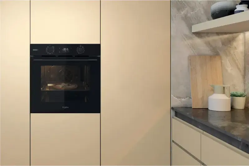 Cuptor Electric Incorporabil Whirlpool OMSK58CU1SB, Negru, Clasa Energetica A+, 8 Functii, Steam+, Cook3, Curatare Catalitica, Ghidaje Telescopice