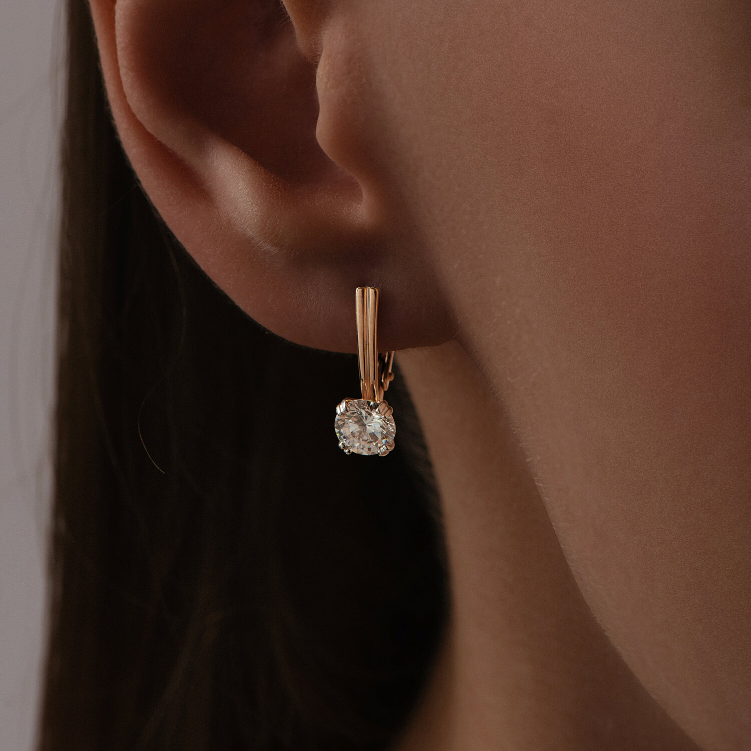 Set de 2 cercei Diamant 51-120-01841-1 pentru femei din aur rosu 585, cu zirconiu rotund incolore de 6mm, closure englezesc, 2.65g