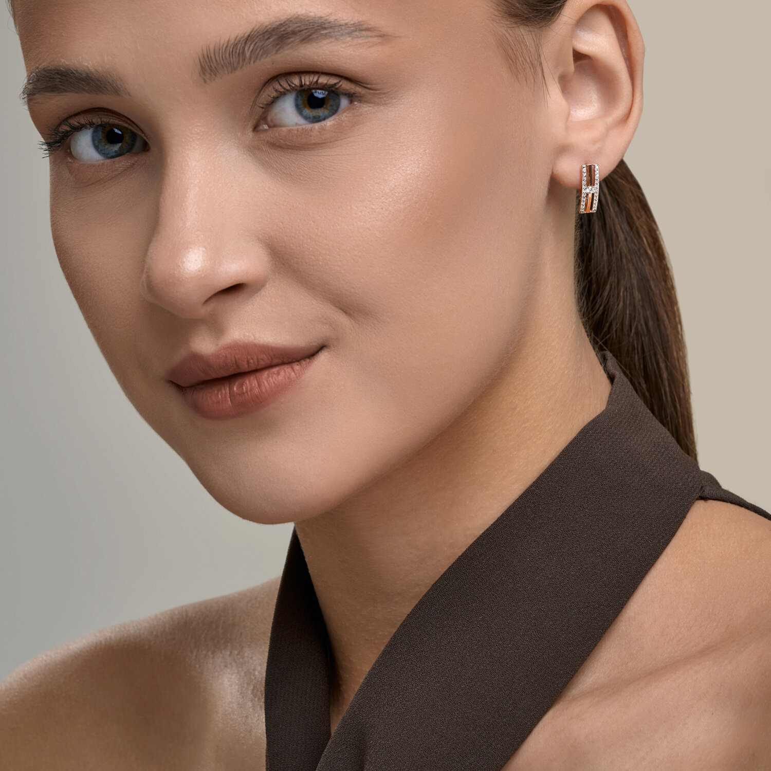 Серьги Diamant 51-120-01387-1, красное золото 585 с круглым бесцветным фианитом 2 мм, английский замок, набор из 2 предметов