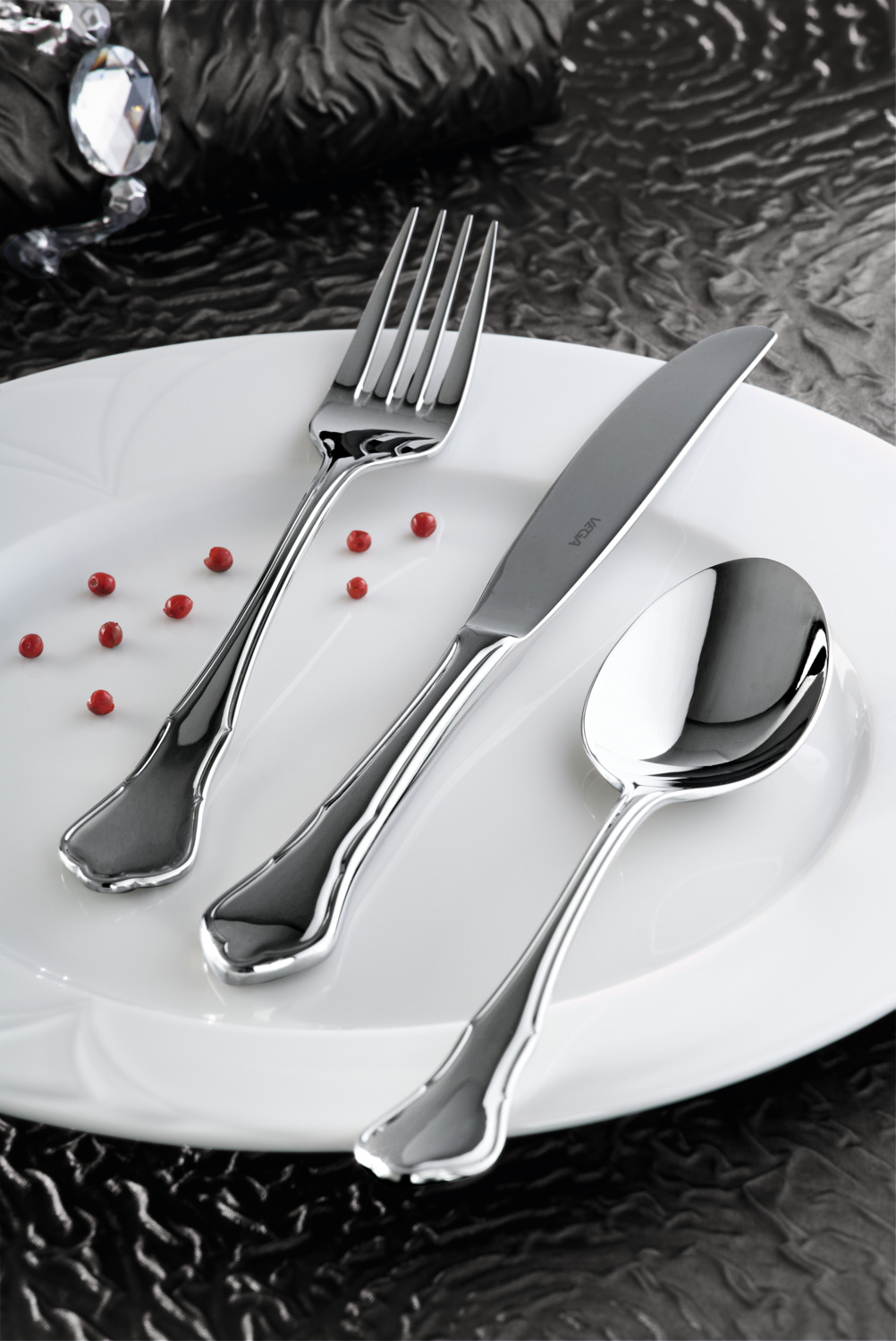 VEGA Chippendale 30-Piece Cutlery Set, 18/10 Chrome-Nickel Stainless Steel, Mirror Polished, Dishwasher Safe, Silver