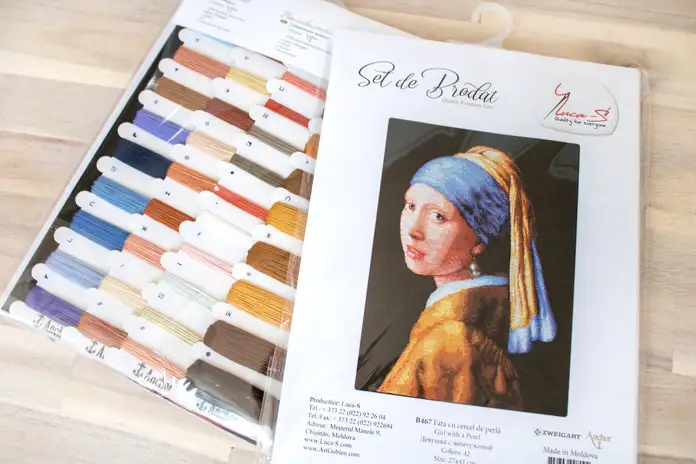 Luca-S G467 Girl with a Pearl Earring Cross Stitch Kit, Johannes Vermeer, 25x32 cm, 42 Colors, Zweigart Pointstitch Black Canvas 18 count, Anchor Threads