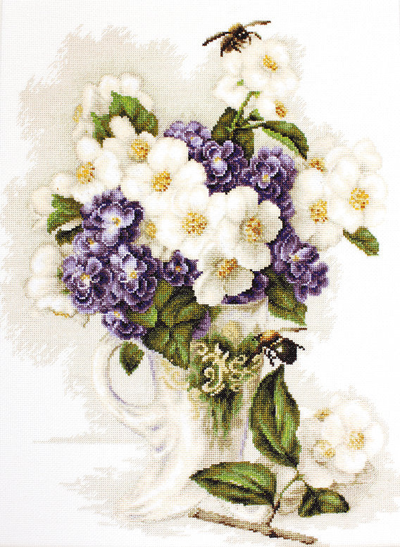 • Dimensiune: 20x29 cm Culori: 38 Pânză: Pointstitch canvas "Zweigart" Ață: muline "Anchor" • Set de Brodat Goblen Luca-S Set de Brodat Goblen Luca-S - Vaza cu flori de iasomie, G512