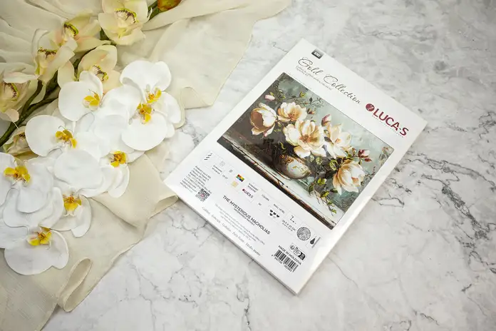 Luca-S G707 The Mysterious Magnolias Gold Collection Petit Point Gobelin Embroidery Kit, 26.5 x 20 cm, 25 ct Zweigart Canvas, 60 Colors