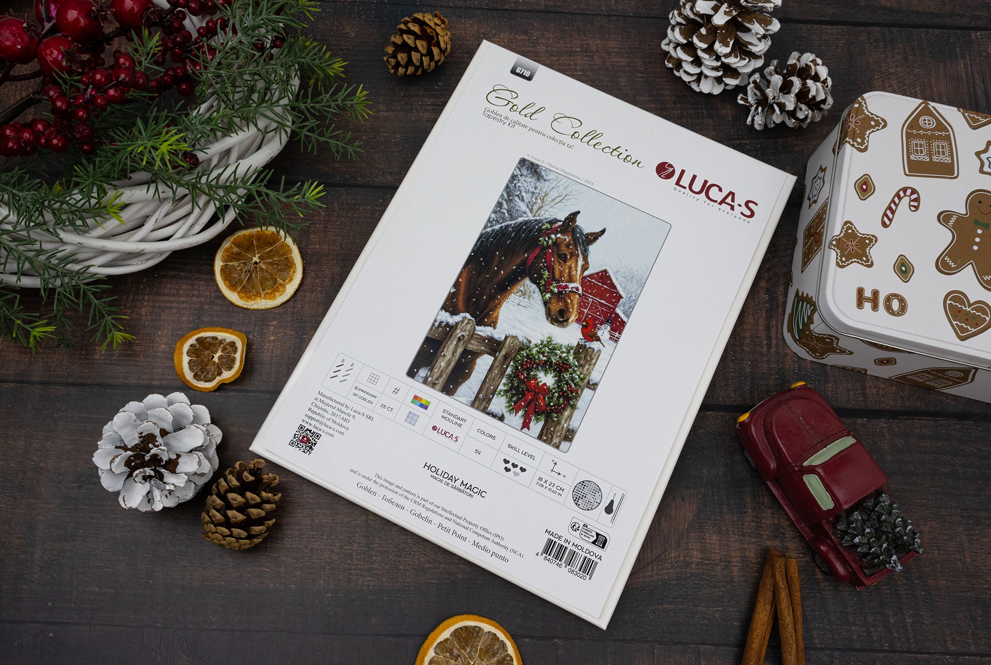 Набор для вышивания Luca-S GOLD Holiday Magic G710, 18x27 см, 54 цвета, канва Zweigart 25ct Grey Gobelin, нити 100% хлопок