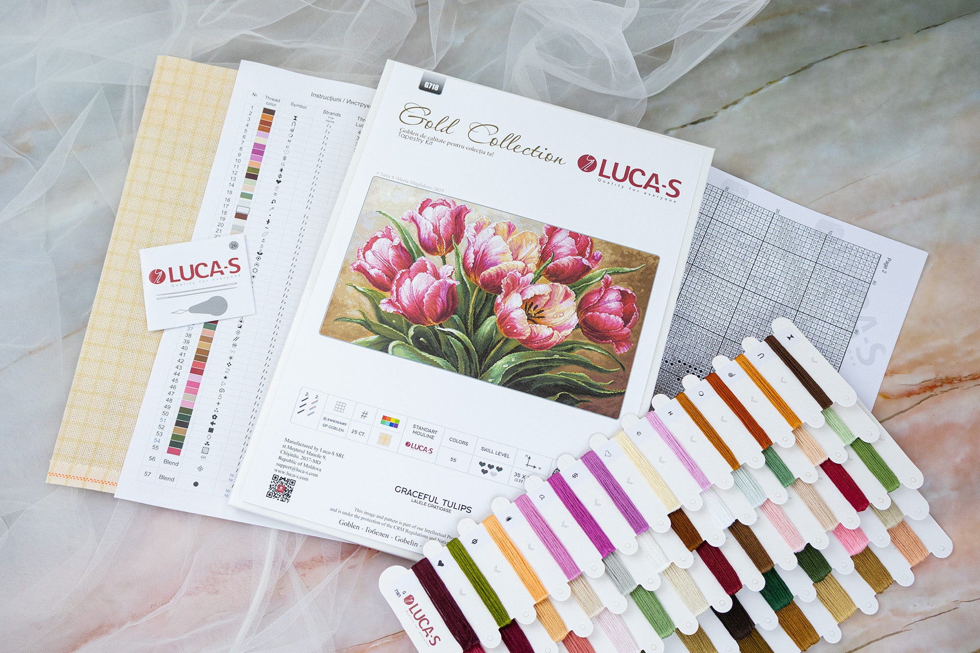 Kit Luca-S GOLD G718 Lalele Grațioase Petit Point, 35x20 cm, 55 Culori, Pânză Zweigart Ecru, Fire 100% Bumbac