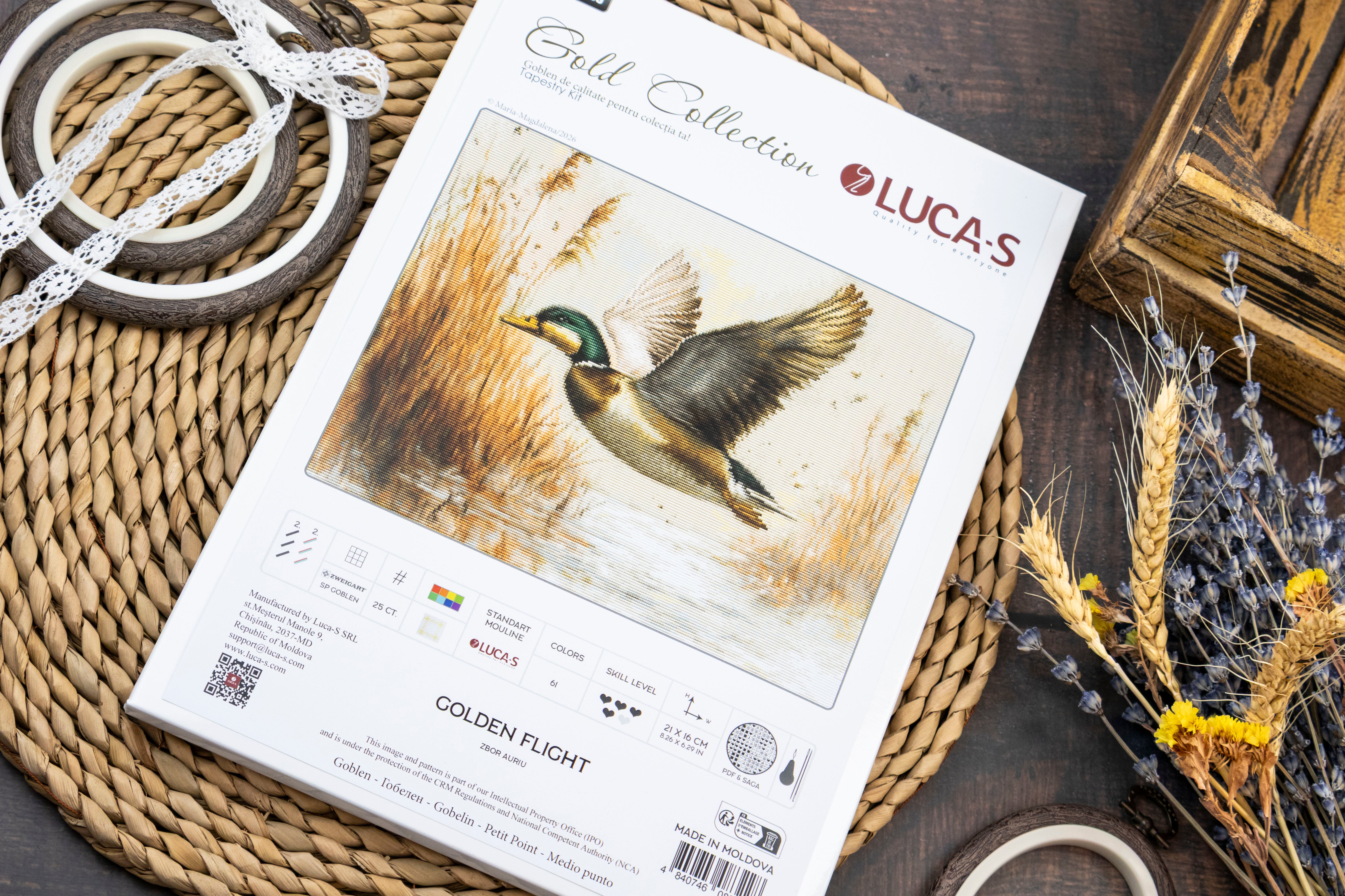 Luca-S G730 Golden Flight Cross-Stitch Kit, Gold Collection, Petit Point, 21x16 cm, Zweigart 25 ct Canvas, 61 Colors, 100% Cotton Thread