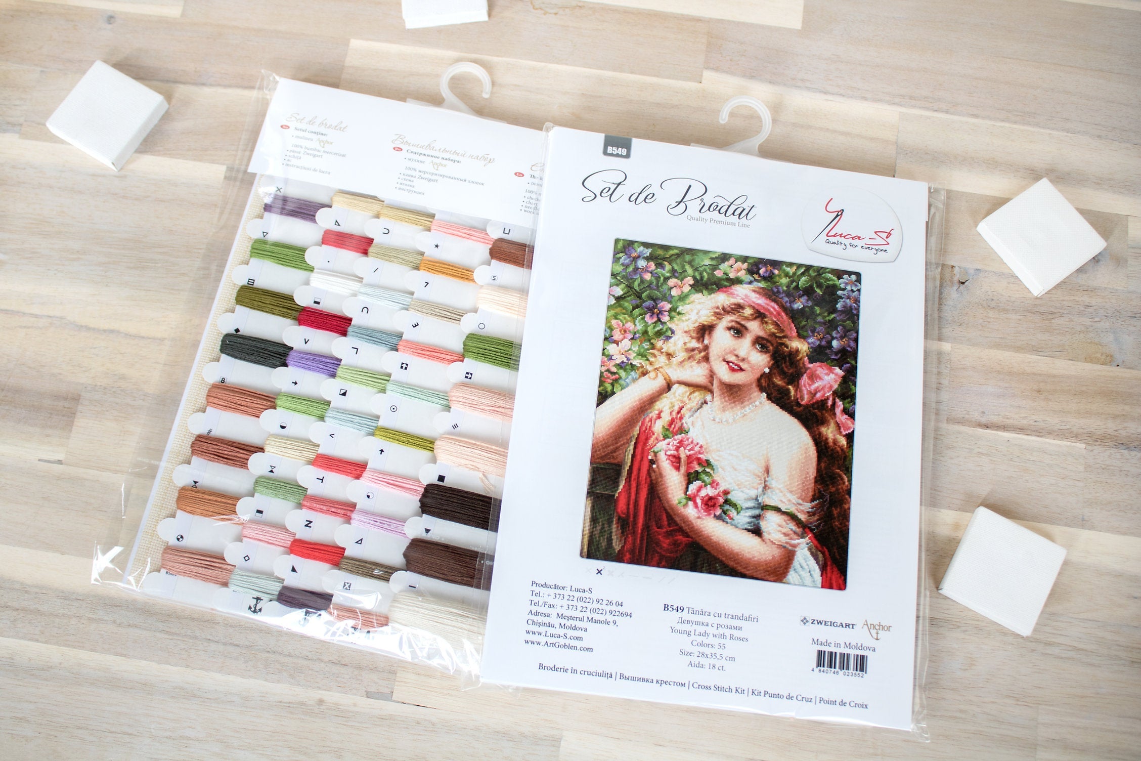 Kit Broderie Luca-S B549 Tânăra cu Trandafiri, Pânză Zweigart Aida 18ct, Ață Anchor, Dimensiune Finală 20x25 cm, Calitate Premium