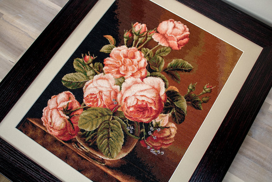 Kit cross stitch Luca-S B488 Vaza cu trandafiri, 34x43 cm, 40 culori, material Aida 18 ct Ivory Zweigart, fire de bumbac Anchor mouliné