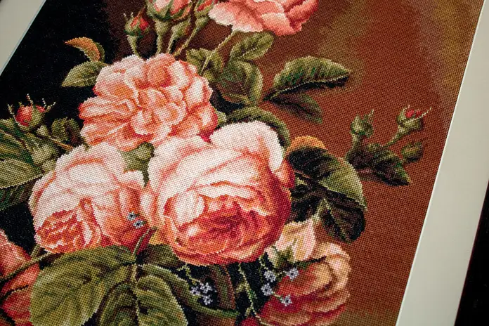 Kit cross stitch Luca-S B488 Vaza cu trandafiri, 34x43 cm, 40 culori, material Aida 18 ct Ivory Zweigart, fire de bumbac Anchor mouliné