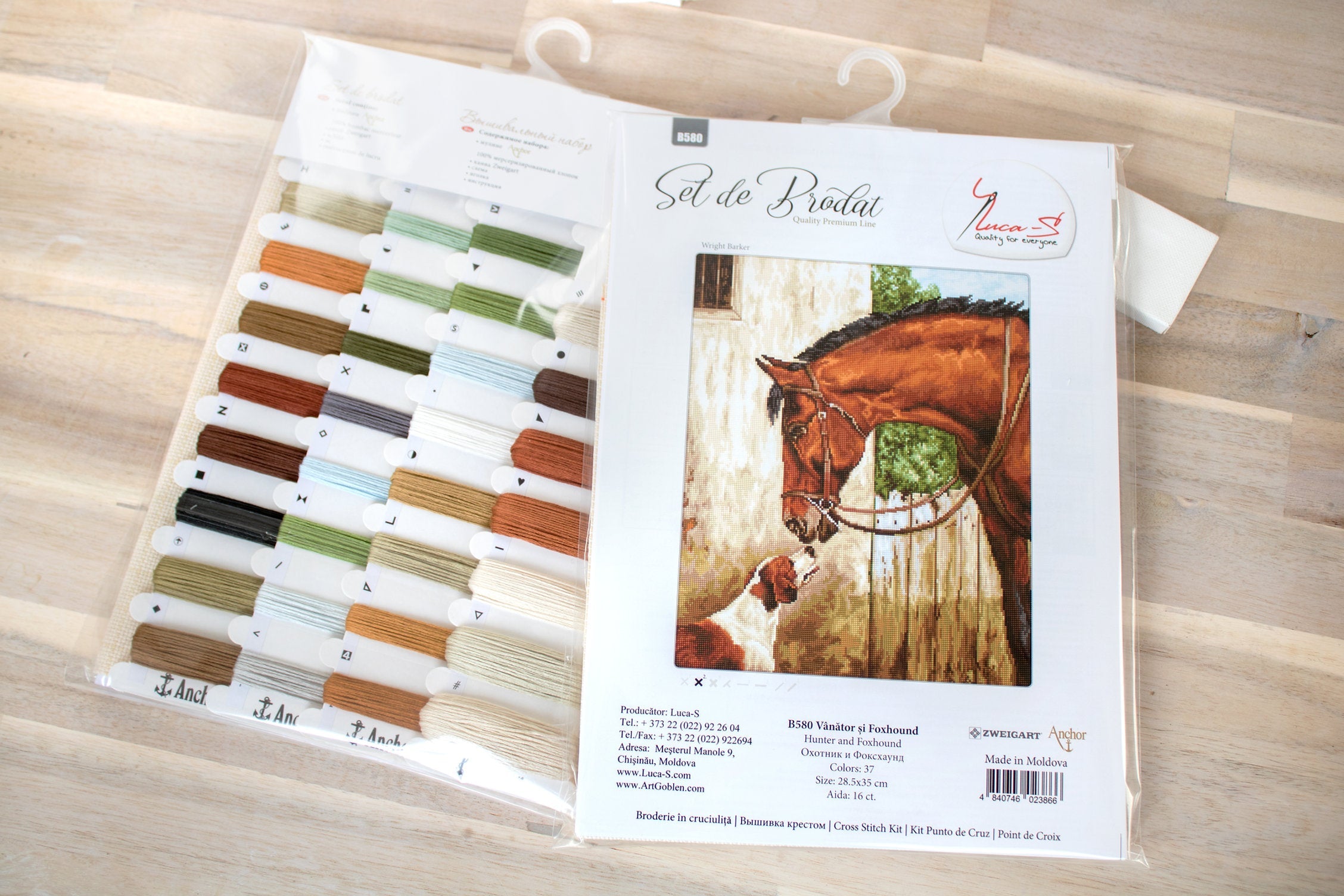 Luca-S B580 Hunter and Foxhound Cross Stitch Embroidery Kit, Aida 16 ct Zweigart Fabric, Anchor Muline Threads, 28.5 x 35 cm, 37 Colors