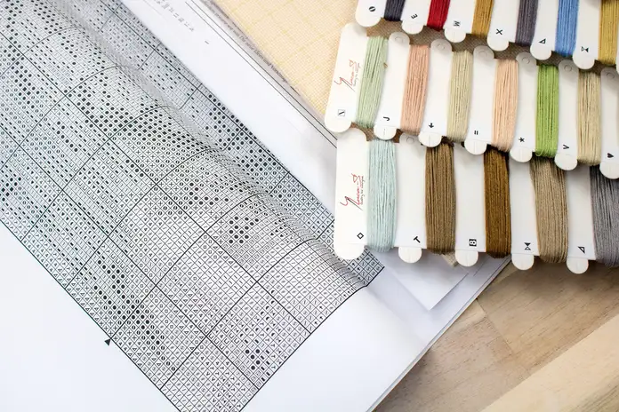 Kit Broderie în Cruce Luca-S B564 La Izvor, 56 Culori, 34x44 cm, Material Aida 18 Count Zweigart Ivory, Aste Aripite de Bumbac Anchor