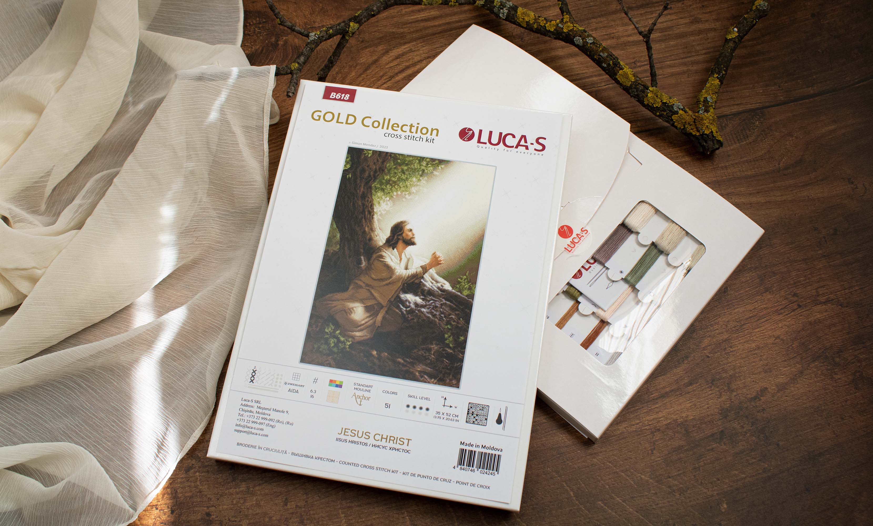 Kit Broderie Luca-S B618 Iisus Hristos Colecția GOLD, 35x52 cm, Ață Bumbac Anchor, Material Zweigart Aida 16, 51 Culori