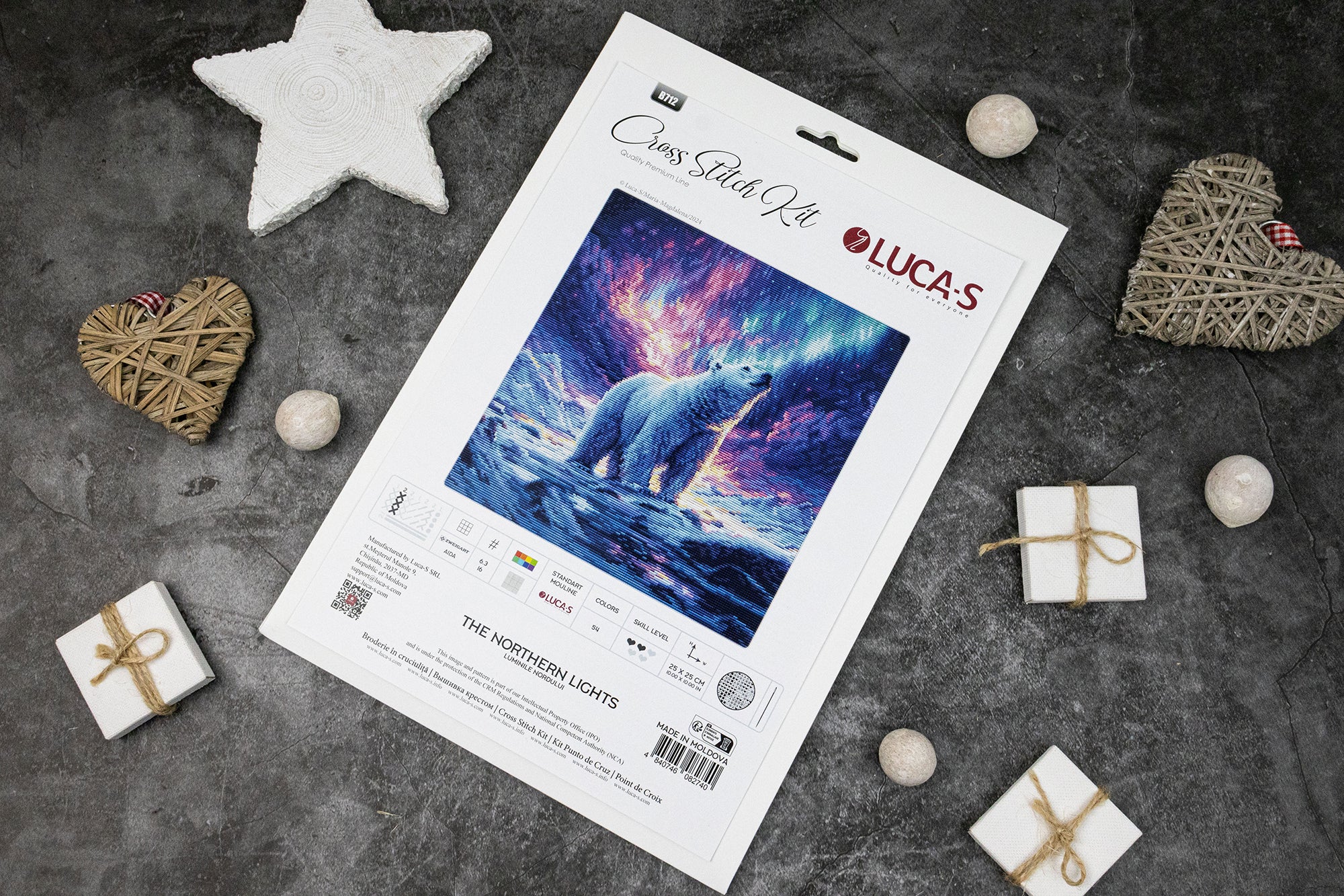 Kit Broderie Luca-S B712 Luminile Nordului, 54 Culori, Material Zweigart Aida 16ct, Dimensiuni Finite 25 x 25 cm, Include 2 Ace