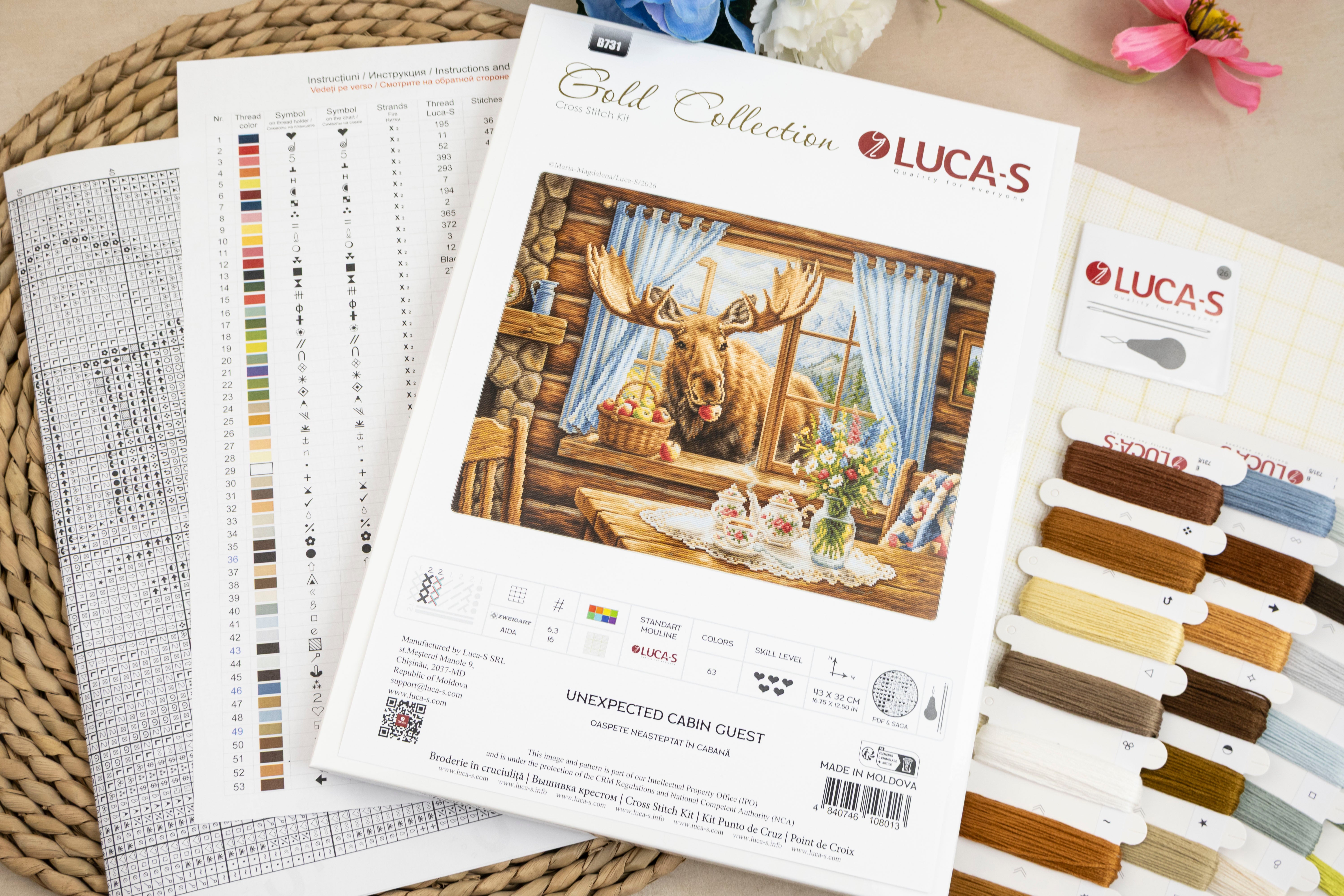 Luca-S B731 Unexpected Cabin Guest Cross Stitch Kit, Gold Collection, Zweigart Aida 16ct Fabric, 43 x 32 cm, 63 Colors, 100% Cotton Thread