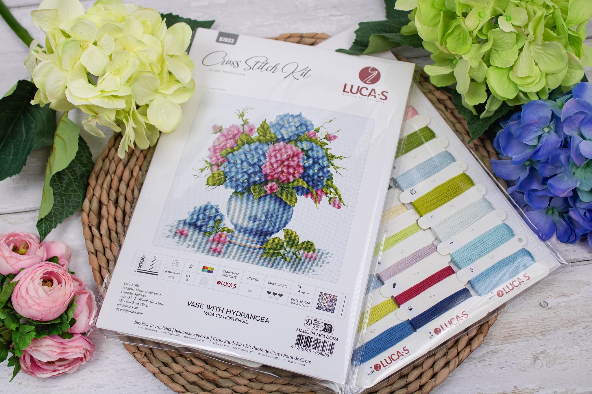Luca-S B7033 Vase with Hydrangea Cross Stitch Kit, Zweigart Aida 16ct Fabric, 26x26 cm Embroidery, 34 Colors, 100% Cotton Thread