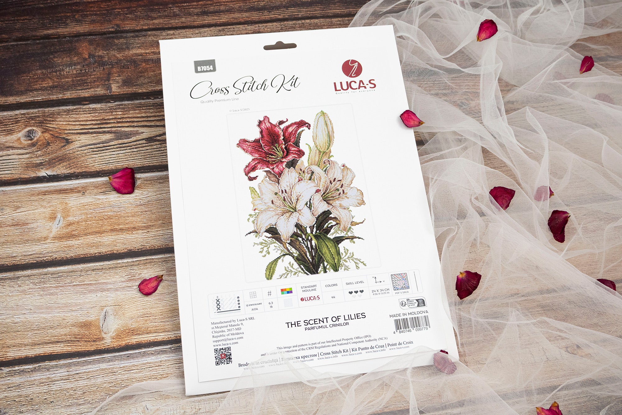 Kit Broderie Luca-S B7054 Parfumul Crinilor, Material Zweigart Aida 16ct Alb, 44 Culori, Dimensiune Finalizata 24 x 34 cm, Fir Bumbac Mouline